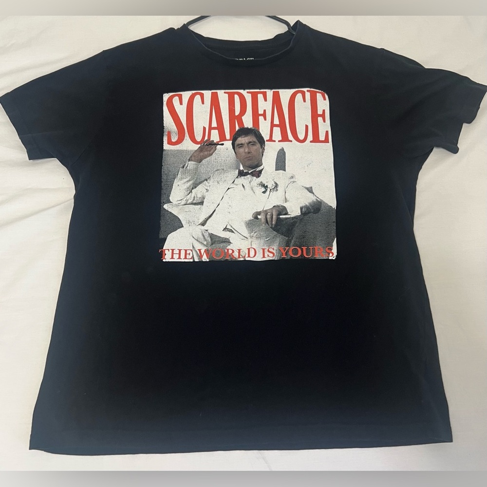 Scarface “The World Is Yours” Movie Graphic Tee (Medium)